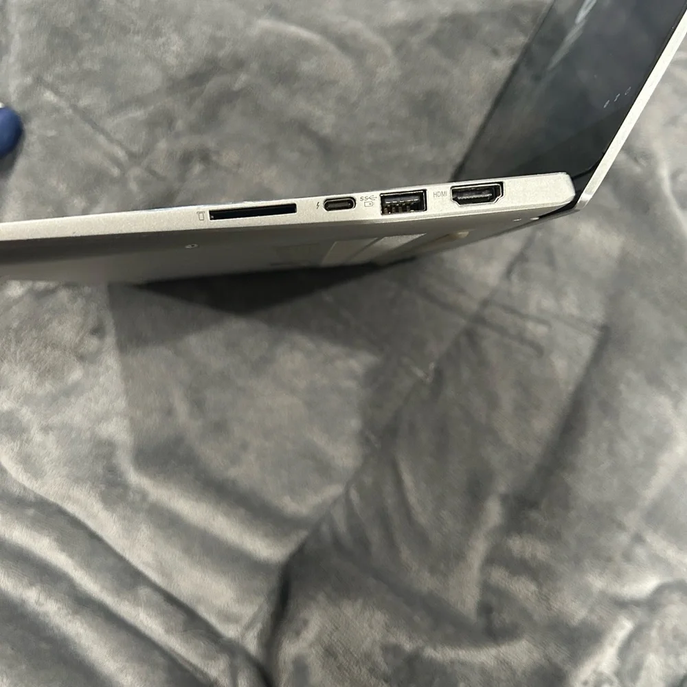 Lenovo ideapad 720s-14ikb i7 8th gen 8gb RAM 256GB SSD
